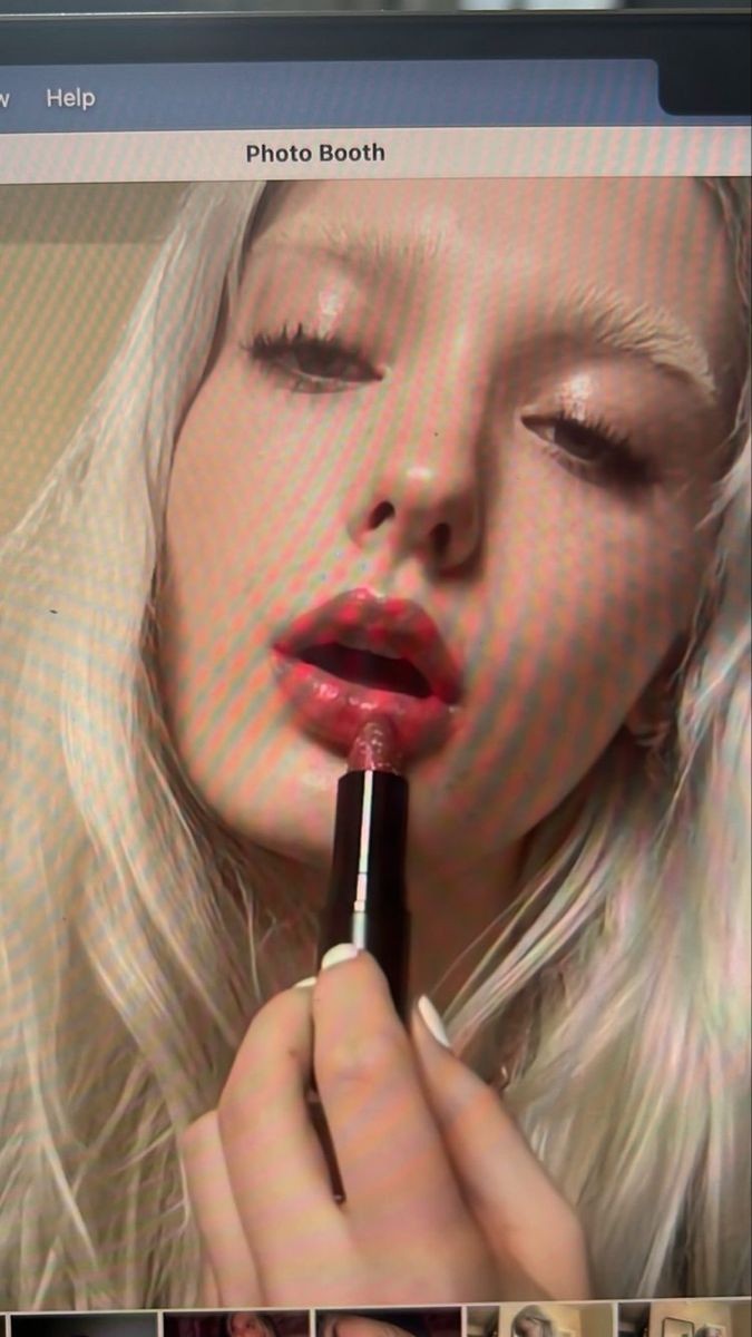 Oddestte's tweet photo. Kiss kiss! https://t.co/yY8s5IXqJZ