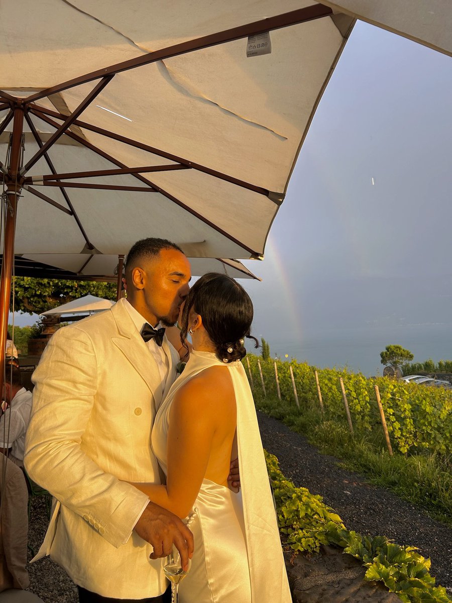 rachelle_ctr's tweet photo. quand le verset du jour de ton mariage est la définition de l’amour par excellence 🤍 comblée et bénie, merci Seigneur https://t.co/3uJBHcOAbV