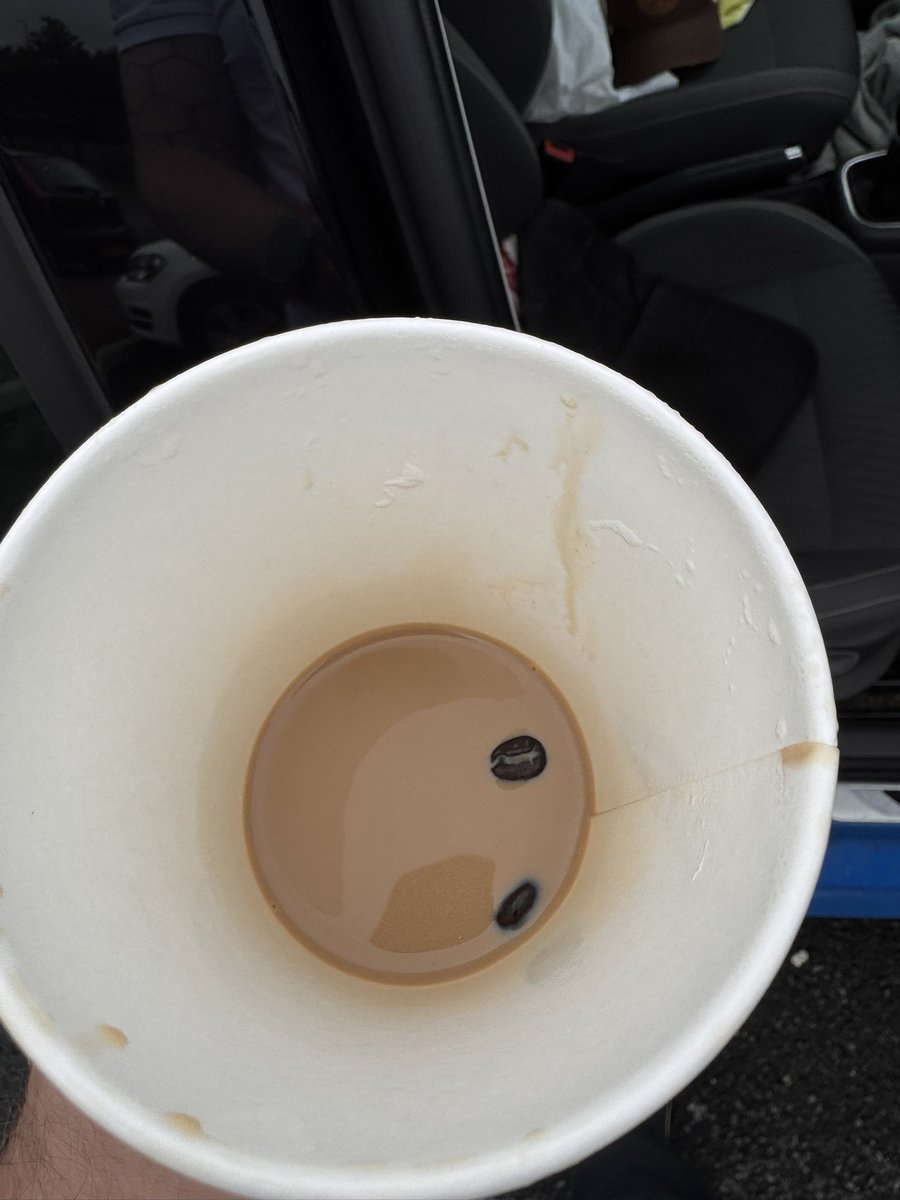 DaveEllisDev's tweet photo. @StarbucksUK this is a bit fresh even by your standards. Wtf lol. https://t.co/Bpb30L4YYS