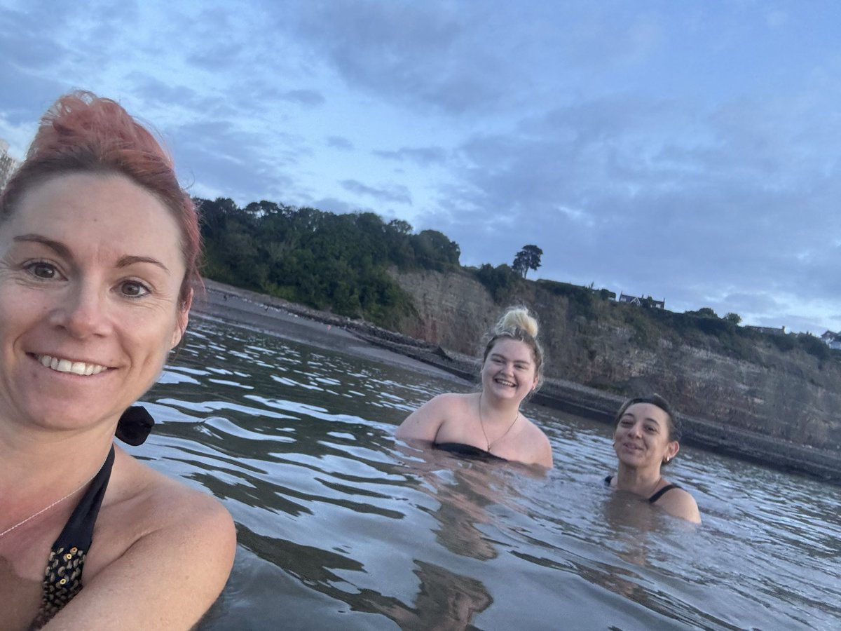 Emma Richards tweet media