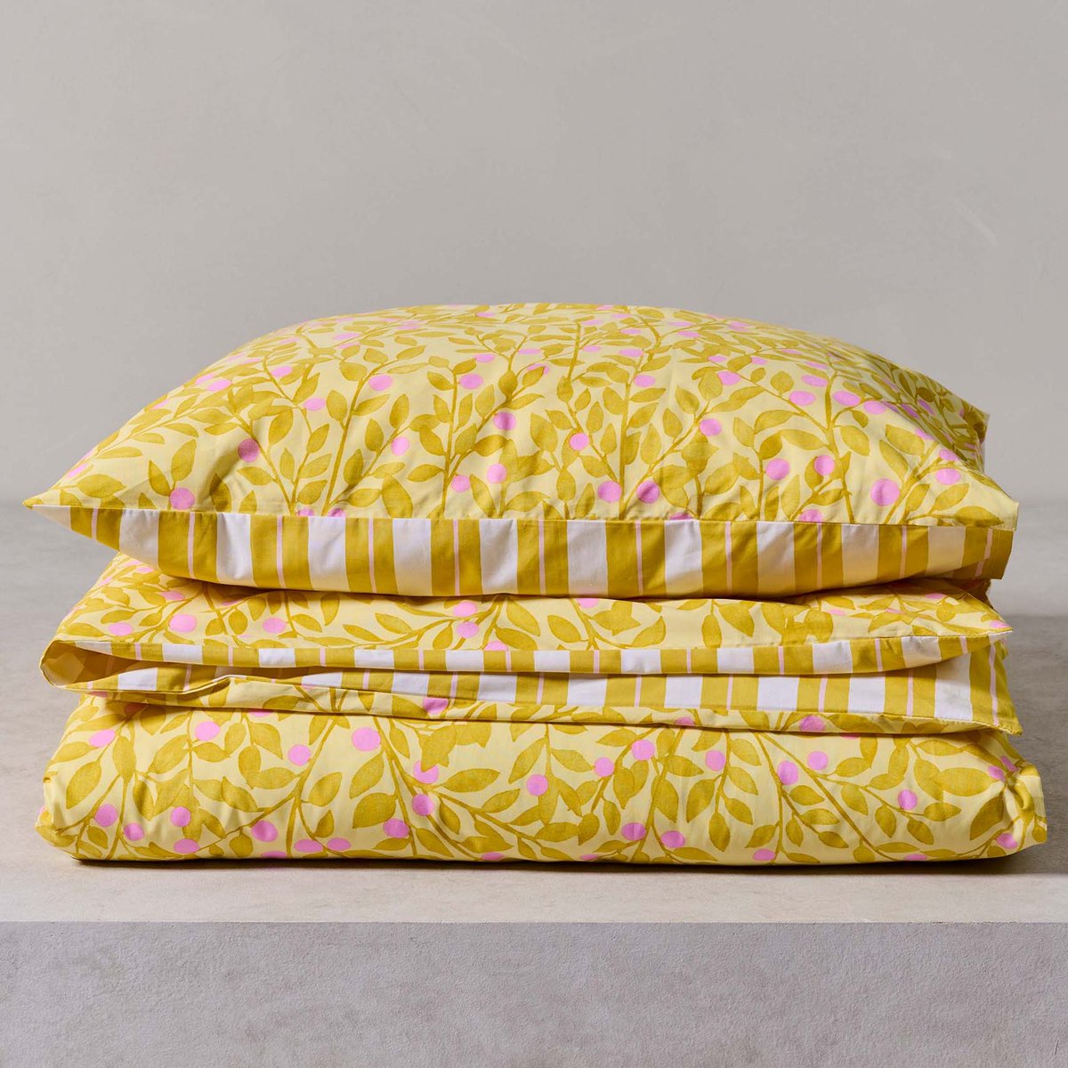 PureCoverz's tweet image. Zomers beddengoed van biokatoen
bit.ly/4cObYpk
In de zomer is beddengoed van percal katoen super fijn. Het voelt lekker glad en koel aan de huid. Zoals dit Petite Berry dekbedovertrek, daarmee ben je meteen in zomerse sferen.
#biologisch #dekbedovertrek #GOTS #biokatoen