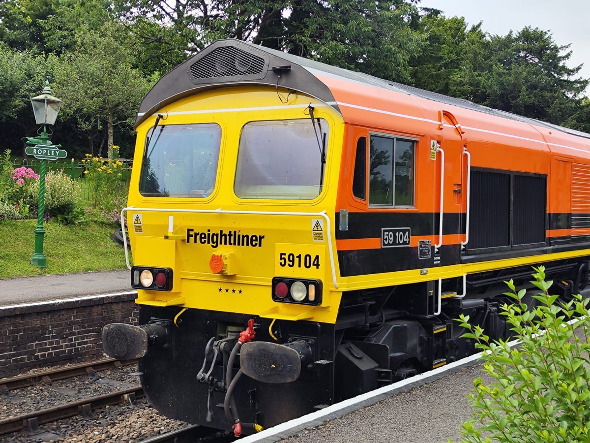 The Diesel Gala continues this weekend! With more guest locomotives than ever before enjoy diesel packed day out with plenty to see and do. Visit the onboard bar or Beer Junction for a selection of delicious local ales from Steam Town and Alfred's Brewery: buff.ly/3NoXiTA