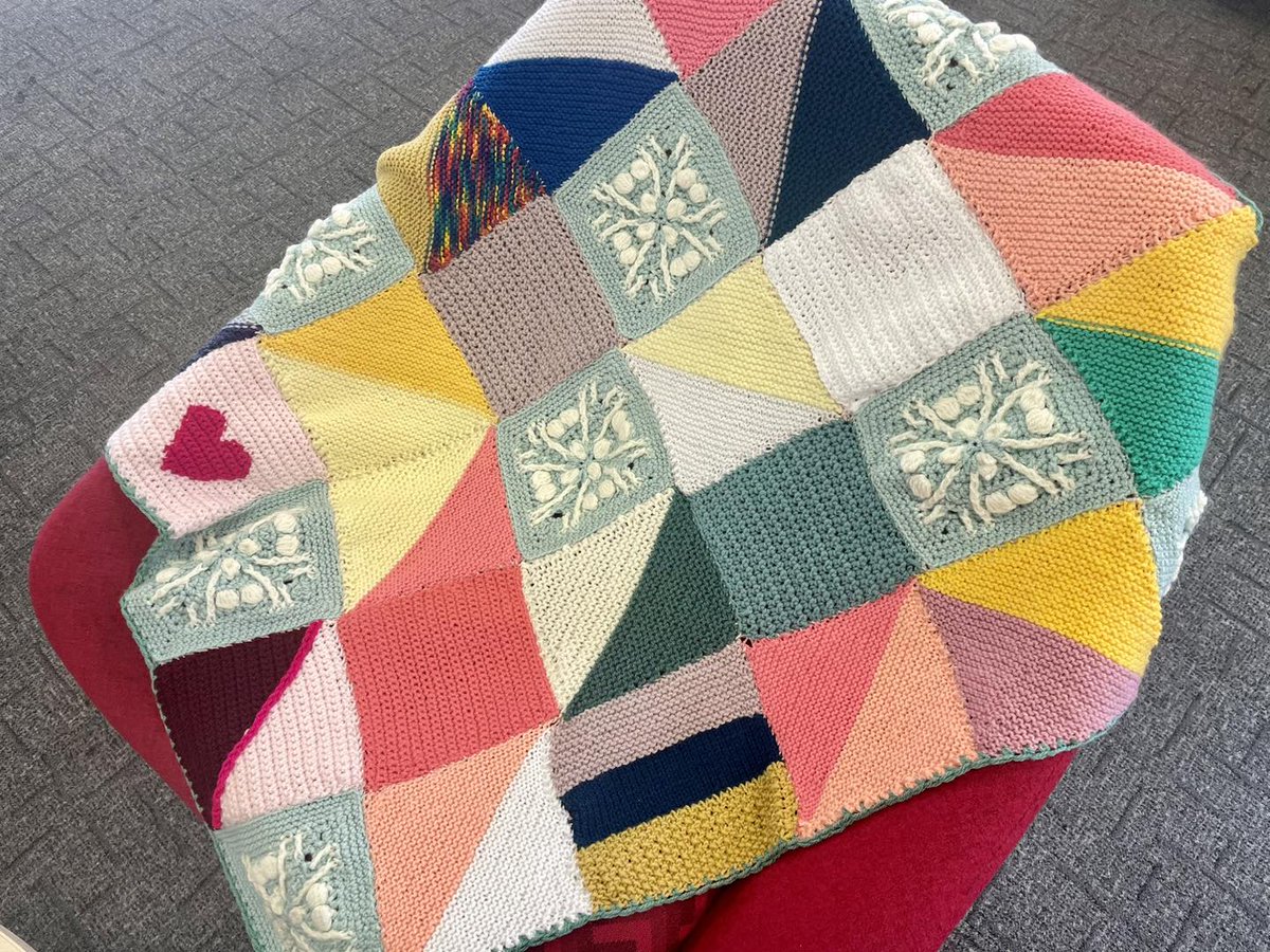 NottsLibraries's tweet image. Your knitting skills are transforming our libraries into cosy spaces 🤩  

Want to help us sew more Care Squares into blankets for people in care and hospital settings? 🧶 

Join us at an upcoming blanket-a-thon: bit.ly/4b4fQBe

@yhnotts @NSDCouncil @CreativeLivesCL