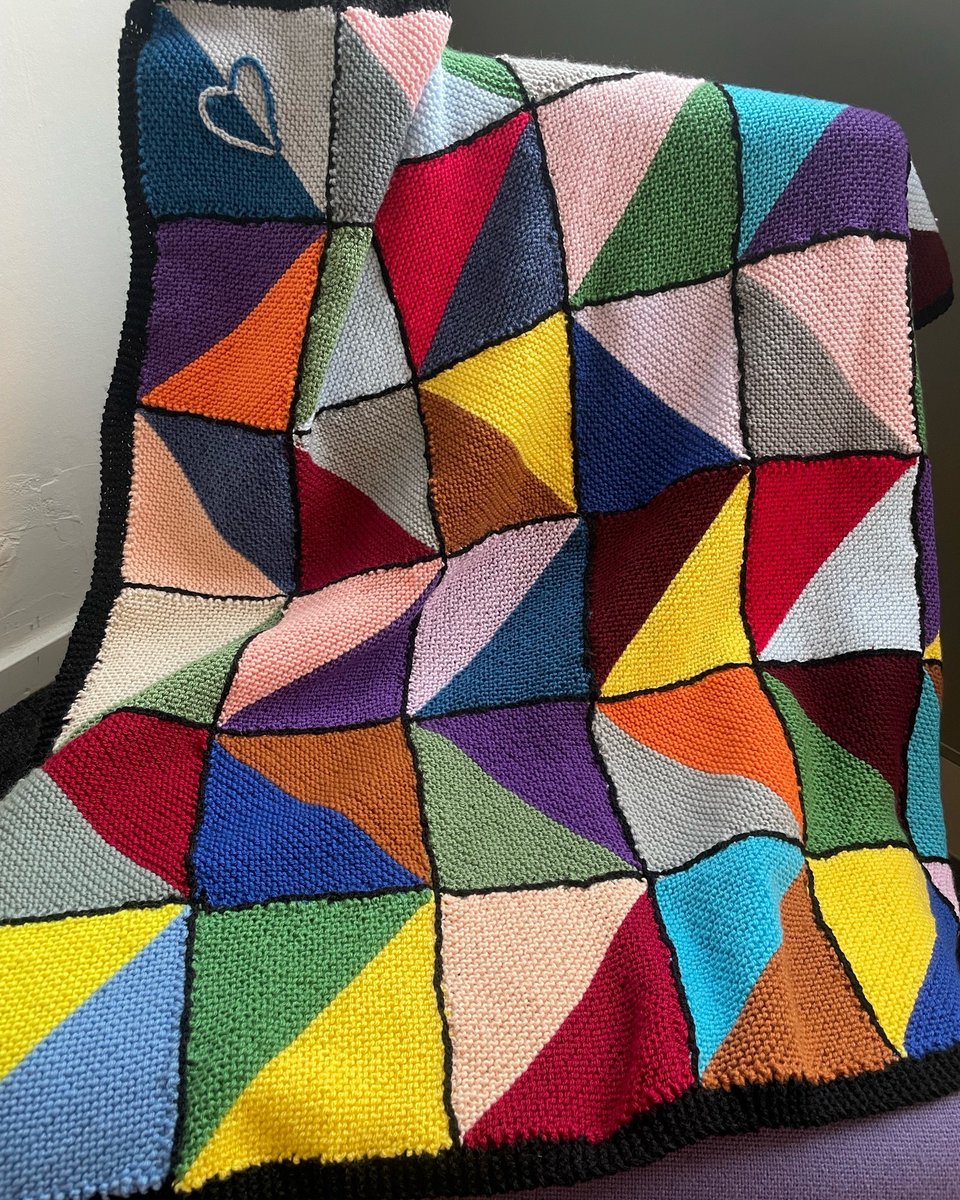 NottsLibraries's tweet image. Your knitting skills are transforming our libraries into cosy spaces 🤩  

Want to help us sew more Care Squares into blankets for people in care and hospital settings? 🧶 

Join us at an upcoming blanket-a-thon: bit.ly/4b4fQBe

@yhnotts @NSDCouncil @CreativeLivesCL