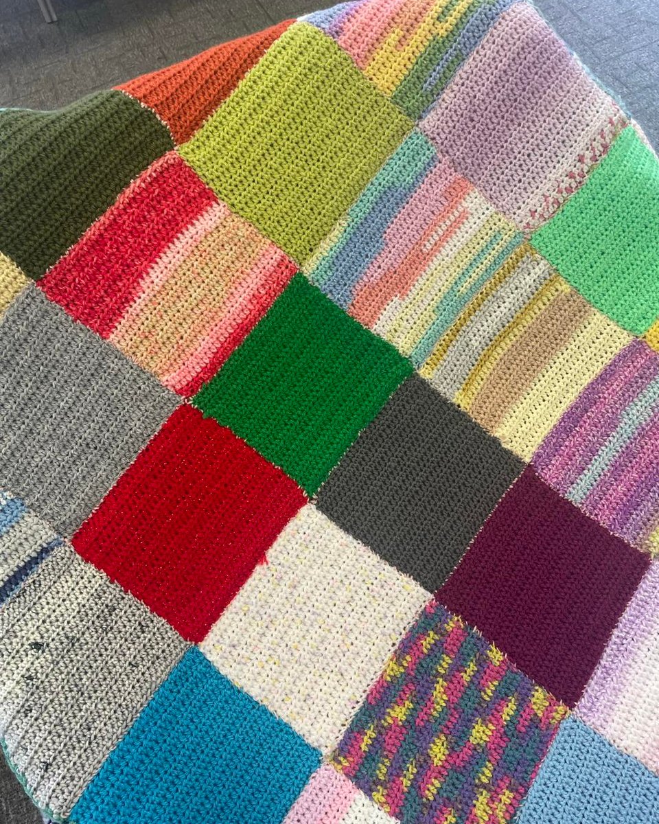 NottsLibraries's tweet image. Your knitting skills are transforming our libraries into cosy spaces 🤩  

Want to help us sew more Care Squares into blankets for people in care and hospital settings? 🧶 

Join us at an upcoming blanket-a-thon: bit.ly/4b4fQBe

@yhnotts @NSDCouncil @CreativeLivesCL