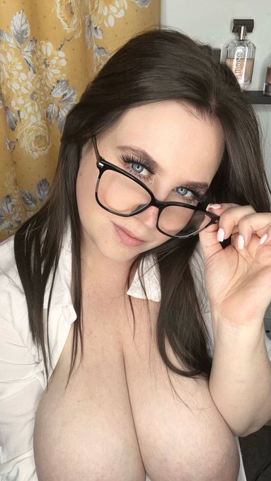 Smash or pass? https://t.co/fsxTgiqQXU