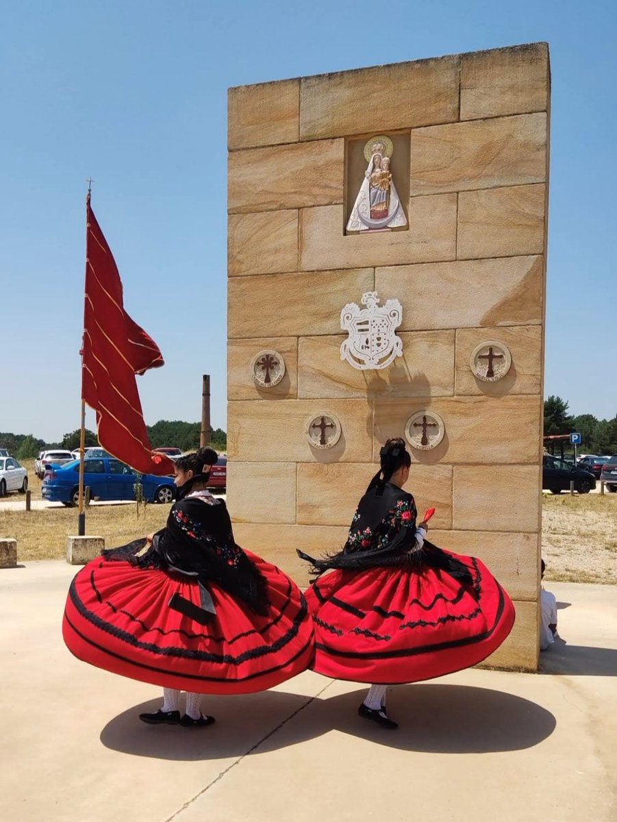 ElCielodeMuriel's tweet photo. ¡Fieles a nuestras tradiciones!
La Romería de la Virgen de la Blanca reúne cada tercer sábado de julio a los vecinos de Talveila, Cubilla, Cantalucia, Muriel Viejo y Muriel de la Fuente, componentes de La Concordia.
📸 @carla_hergo

#elcielodemuriel #soria #turismo @CyLEsVida https://t.co/BTFgpPUWZB