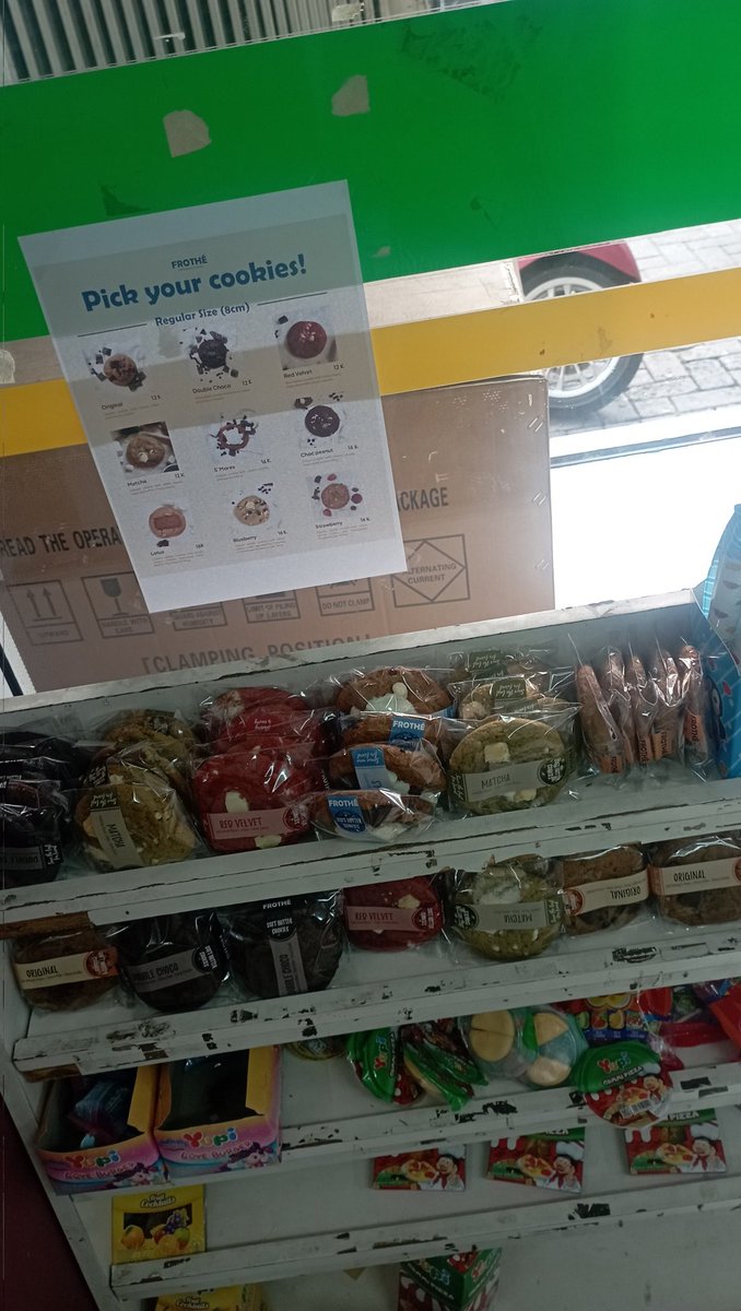 dearestnanon's tweet photo. Udah restock + liat yang antre segini???? https://t.co/mCGgchIuPI