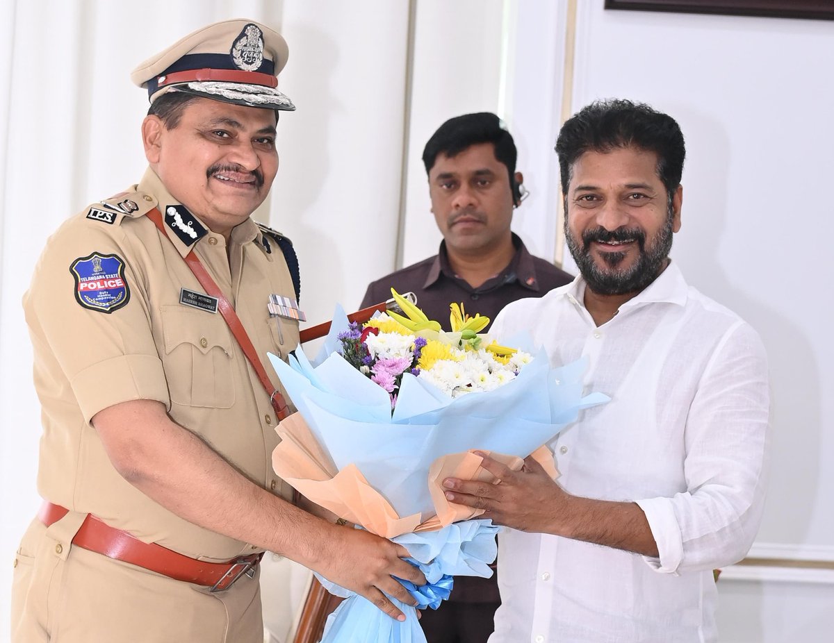 MaheshBhagwat95's tweet photo. On 10th July 2024 taken charge of #ADG_Law_and_Order Telangana after  6 months ADG Railways &amp; Road safety job. Looking forward for doing my best in service of Telangana. Called on to Hon'ble H.E. Governer, C.M.Garu @revanth_anumula, I.T. Minister @Min_SridharBabu &amp; @TelanganaDGP https://t.co/ZldhuKis0K