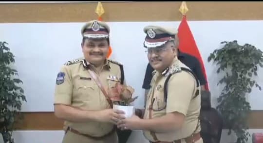 MaheshBhagwat95's tweet photo. On 10th July 2024 taken charge of #ADG_Law_and_Order Telangana after  6 months ADG Railways &amp; Road safety job. Looking forward for doing my best in service of Telangana. Called on to Hon'ble H.E. Governer, C.M.Garu @revanth_anumula, I.T. Minister @Min_SridharBabu &amp; @TelanganaDGP https://t.co/ZldhuKis0K
