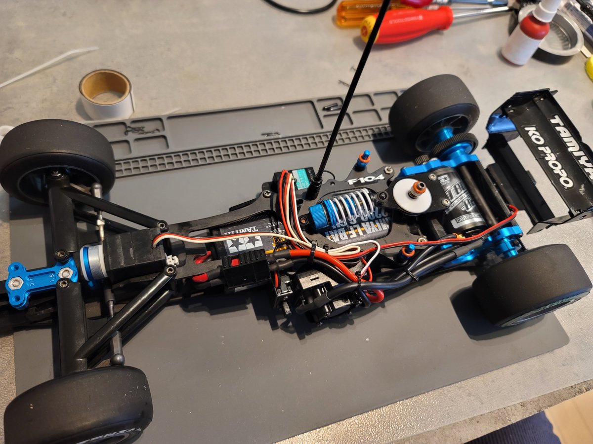 ずっと放置状態やったF104のオプション組み込み、ブラシレス化作業が
