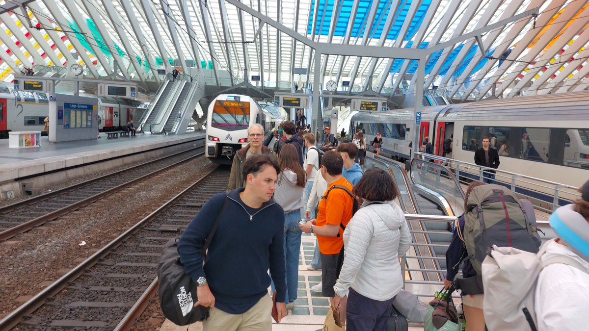 ViewBru's tweet photo. @GeorgesGilkinet new Arriva train  at liege not letting hundreds of people on and instead leaving practically empty @NMBS https://t.co/fI1XNNIOV0