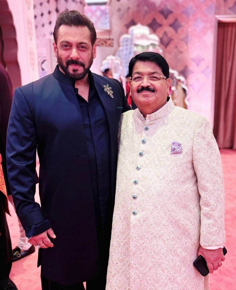 mpparimal's tweet photo. Delighted to have met the incredibly kind and humble @BeingSalmanKhan at Anant and Radhika's wedding! Had a wonderful time chatting together!  #AnantRadhikaWedding #ARWeddingCelebrations
@RIL_Updates https://t.co/32CAEX05Bw
