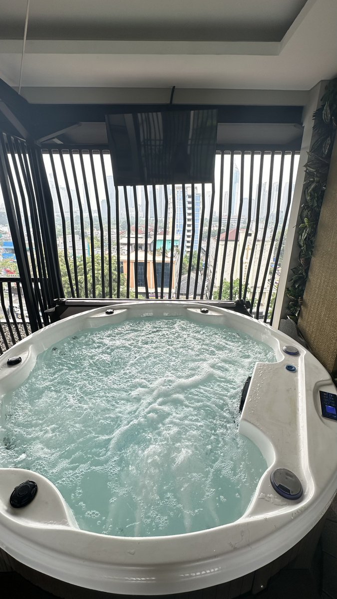 nocturnalcutie's tweet photo. ada event/konser di sekitar GBK tapi bingung nginep dimana? 

aku mau review salah satu hotel di sekitar GBK yang aku inepin bulan kemarin, 500 ribu udah sama sarapan+ada jacuzzi, gym dan sauna. https://t.co/u1jPMekrtp