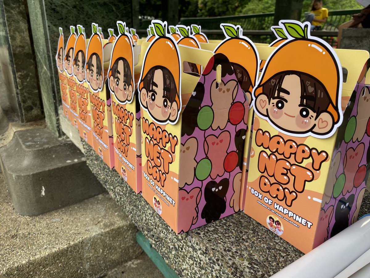 NetJamesPH's tweet photo. @netsiraphop Thank you to the fans who helped us 🫶🏼

🖤 Boxes - @donut_lye 
🖤 PCs - @NetFan123 
🖤 Sticker - @tutoryimbabiee 
🖤 Cake - @vivix_nj 
🖤 Macau Trading Cards - @usernameisgiven 
🖤 Cloth Banner Design - @mxnthuajai_ 

#HappyNetDay2024
#Net27thBDProject https://t.co/7MxJPGS2Tj