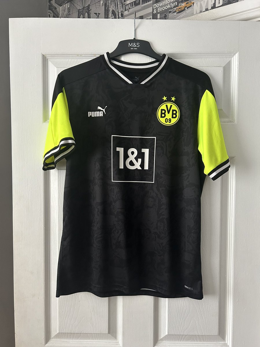 hodgy711's tweet photo. @shirt_x Dortmund Null Ne90n size L. Perfect condition, with collectors box and tags. £100. https://t.co/ry3DBhRfcS