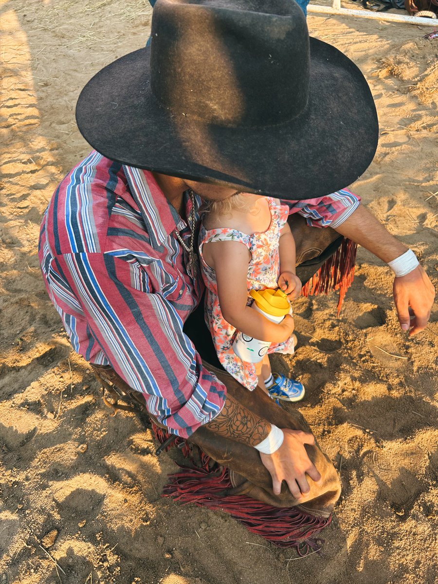 oneyedbetty's tweet photo. we like this one pretty well, I think we might keep him around 😉 https://t.co/lmwcRXO0zR