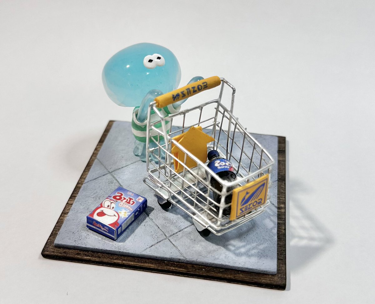 スプラトゥーンのクラゲを作りました🪼
8cm×8cmの中に収まるようにジオラマも作ってみました

#スプラトゥーン #クラゲ
#ユノハナ大渓谷 #クサヤ温泉 #海女美術大学 #ザトウマーケット