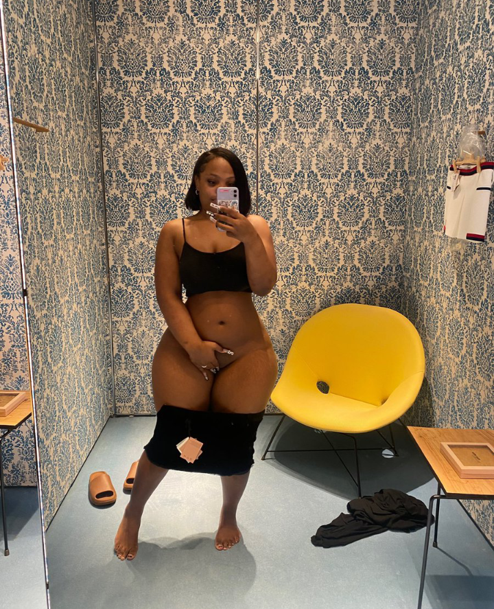 autumnlovesxo's tweet photo. Would you date a 40yr old lady like me? https://t.co/YeD4Ag3bEt