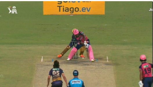 97off50's tweet photo. Pic-1 :Selfish Shubman Gill Eat Jaiswal 's Well Deserve Century for his Fifty when he is on his 40s.

Pic-2 : Sanju Defended the ball for Jaiswal so that he can complete his century.
choose your leader wisely.
#SanjuSamson #ShubmanGill #YashasviJaiswal  #ZIMvsIND https://t.co/GOLdtPk4bL