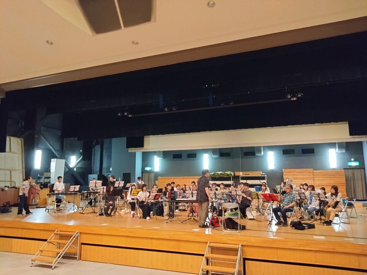 kai_west_wind's tweet photo. 【コンクール前日🎺】
いよいよ明日がコンクール本番❗
本日はホールで最終調整。曲の細部🔎まで丁寧に練習しました。
当団の演奏は、吹奏楽コンクールの歴史でも史上初の試みとなるかも⁉️

当団の舞台は15:30〜❗満足いく演奏ができるよう、最後まで駆け抜けます🏃

#山梨
#吹奏楽
#甲斐ウエスト https://t.co/HskgK6srHG