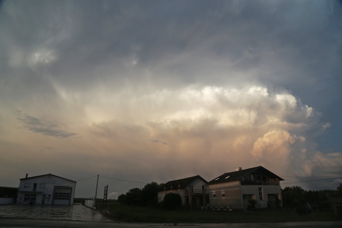 nevremeteam's tweet image. A couple more photos from our epic storm chasing exactly one year ago, July 13, 2023. We intercepted this supercell near Sombor, drove under the mesocyclone at the moment when there was a giant "V" signature on the radar. It was unforgettable!
