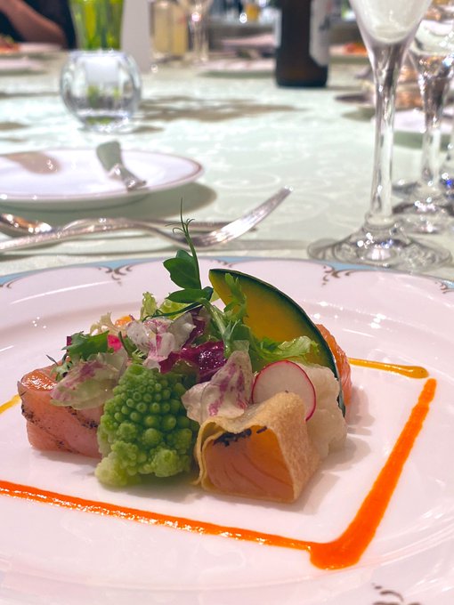 今日友達の結婚式にて「おまえってぽんたまんなんでしょ」って話をされたわ 高校の友達がこんなに知ってるとは思ってなかったなぁ、、感慨深いねぇ🍺 https://t.co/aYbP3NNFaX