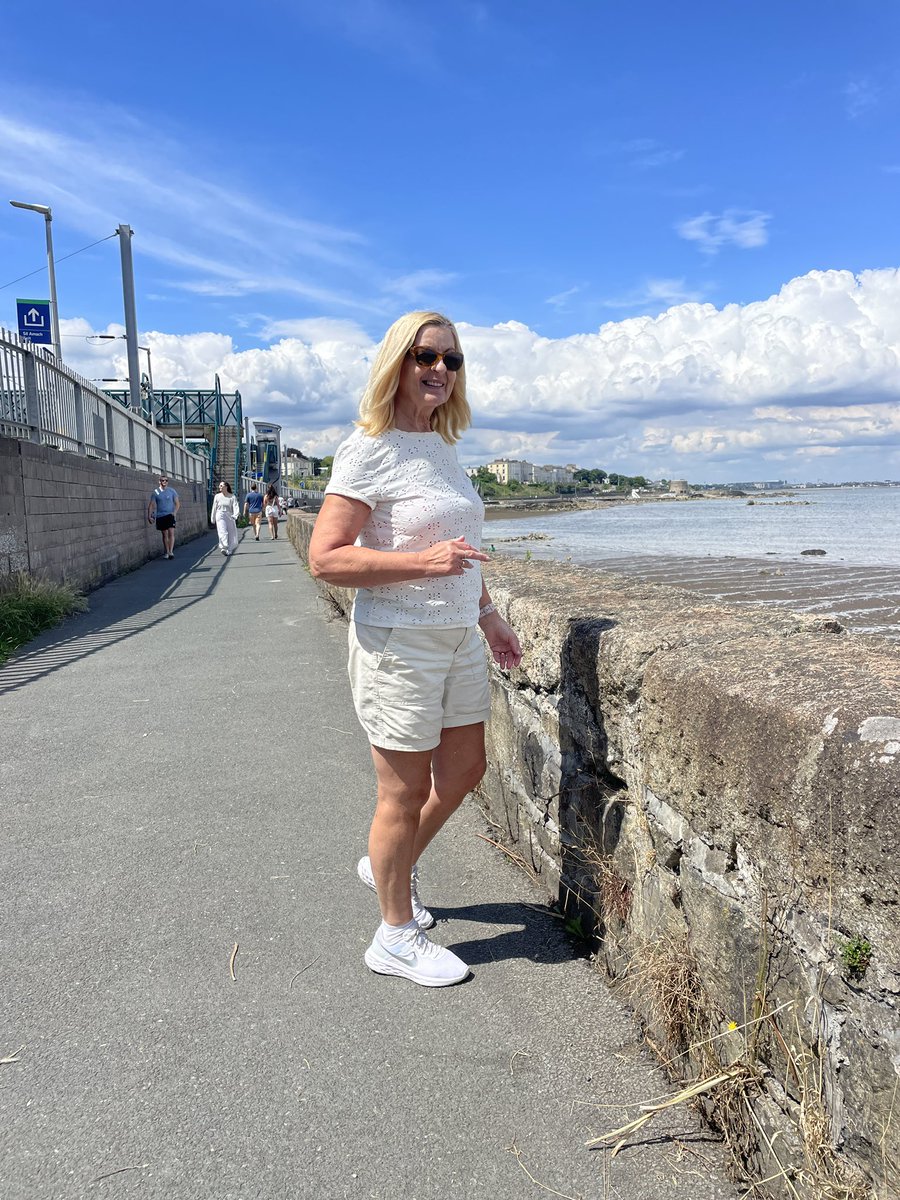 lindabrennan223's tweet photo. Beautiful walk from Dun Laoghaire to Seapoint especially nice on a beautiful day #100daysofwalking #saturday #dublinbay #seapoint https://t.co/aPJ20JkP4F