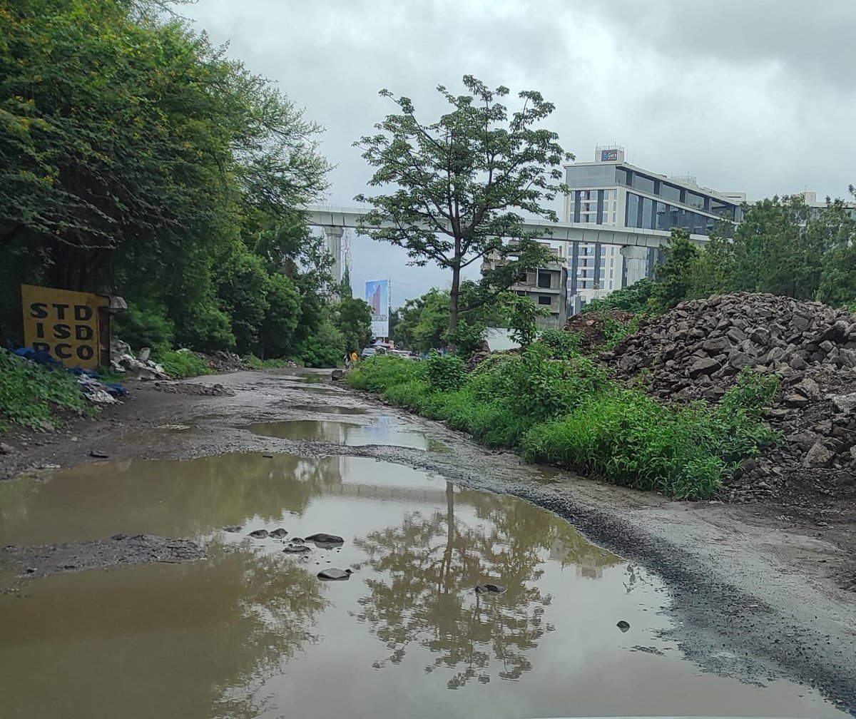 nikhil27184's tweet photo. @narendramodi  … in your Maharashtra visit .. please come and check Hinjewadi undevelopment … 😟 .. 
Smart City and residents .. without Road / without water and bad power lines and mismanaged garbage… 

Hinjewadi phase 2 ( Saarrthi society) story and pain from last 10 year https://t.co/GQxFfxqnKg