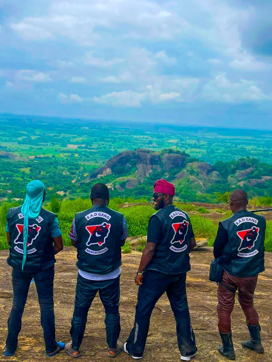 Badgang_ng's tweet photo. Up and Above! https://t.co/XVUAhvCOA5