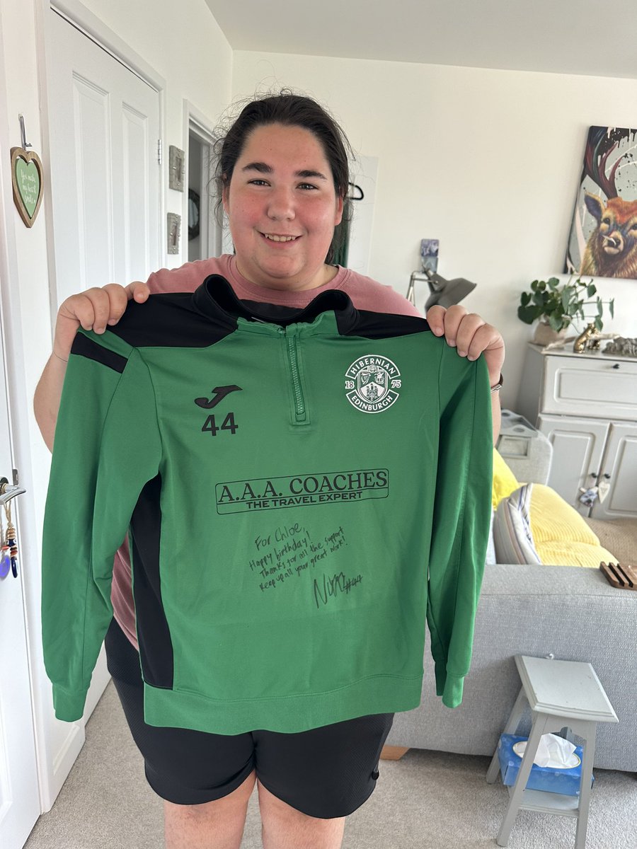 Massive thank you to <a href="/ninawilson99/">nina</a> for sending Chloe her <a href="/HibernianWomen/">Hibernian Women</a> signed training top, it’s absolutely made her day! Looks like Chloe has now found her new number for the season too (44) all the best and thank you again! 
!! <a href="/ThisGirlCanUK/">This Girl Can</a> <a href="/HerGameToo/">Her Game Too</a> ⚽️⚽️