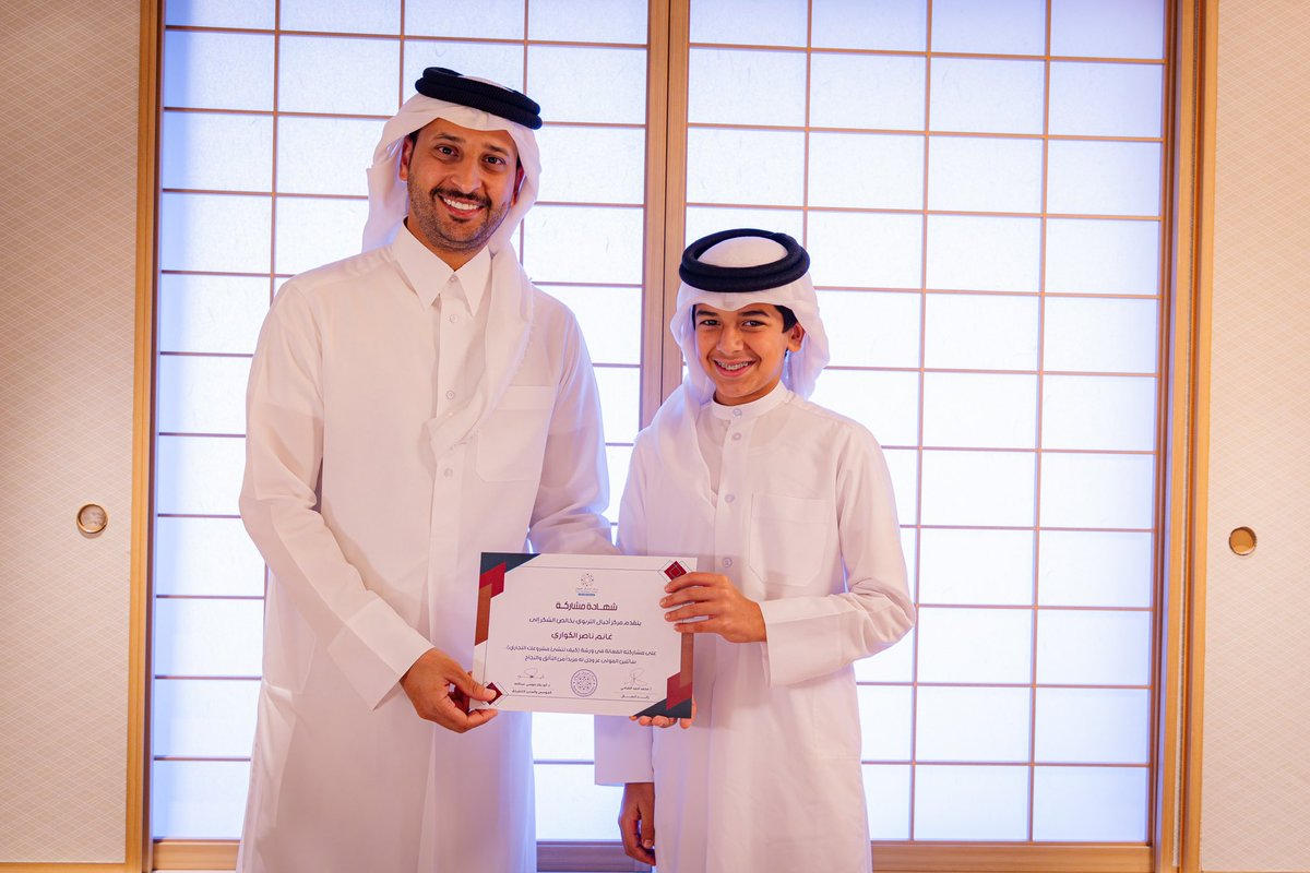 Ajialqtr's tweet photo. ريادة الأعمال من أهم النوافذ التي تفتح على الناشئة أبواب الإبداع والابتكار في مختلف مجالات الحياة، لذا جاءت ورشة تأسيس المشاريع لرواد الأعمال لتأخذ حيزا من برامج رحلة اليابان محققة قيمة مضافة ذات أهمية إلى المشاركين فيها، قدمها الأستاذ الفاضل محمد الضاحي الذي يمتلك خبرة ممتازة في المجال والجدير بالذكر أن الأستاذ محمد الضاحي بدء بهذه المسيرة المهنية منذ نعومة أظفاره وألهم المشاركون من تجاربه وقصصه وكفاحه.
@maldahi 

شكر خاص للراعي الرسمي لرحلة اليابان 
بنگ الدوحة
@DohaBankQatar