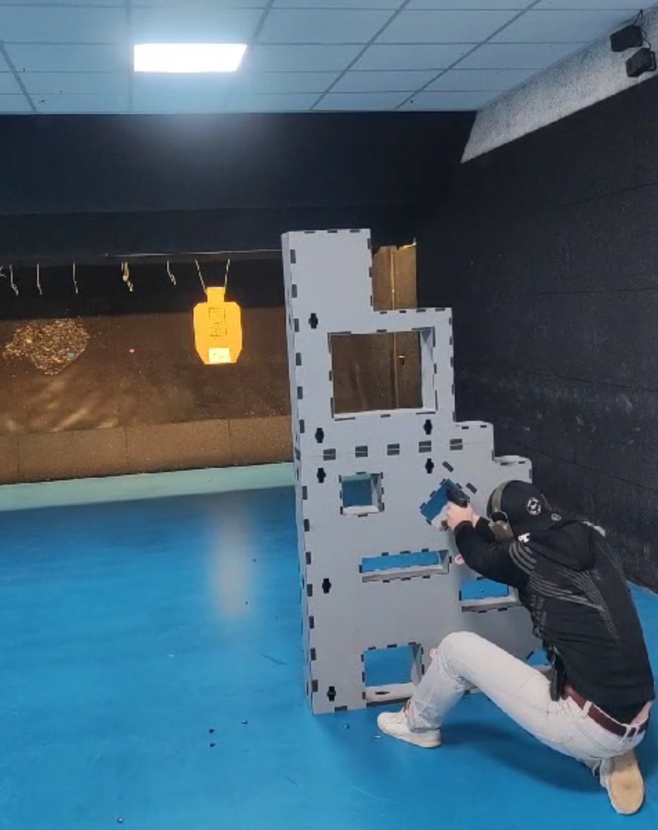 RomainMarzio's tweet photo. Shooting defense 😎👉
Équipe de choc pour 3h d'entraînement au top 🤜🤛
#shooting #tir #operationnel #Geneva #lifestyle #Crypto #gun #target https://t.co/X00kHW0HqR