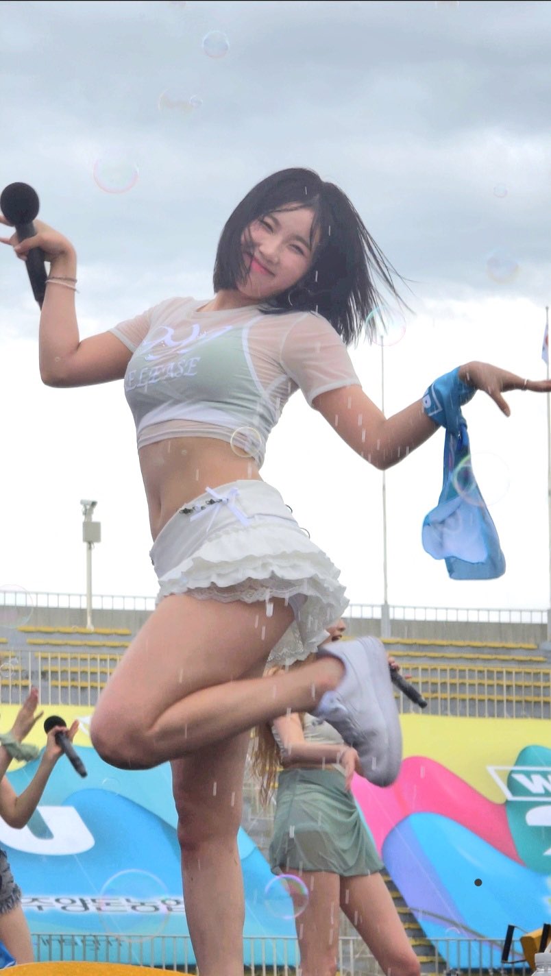 GSX5H26XsAER39P?format=jpg&name=large