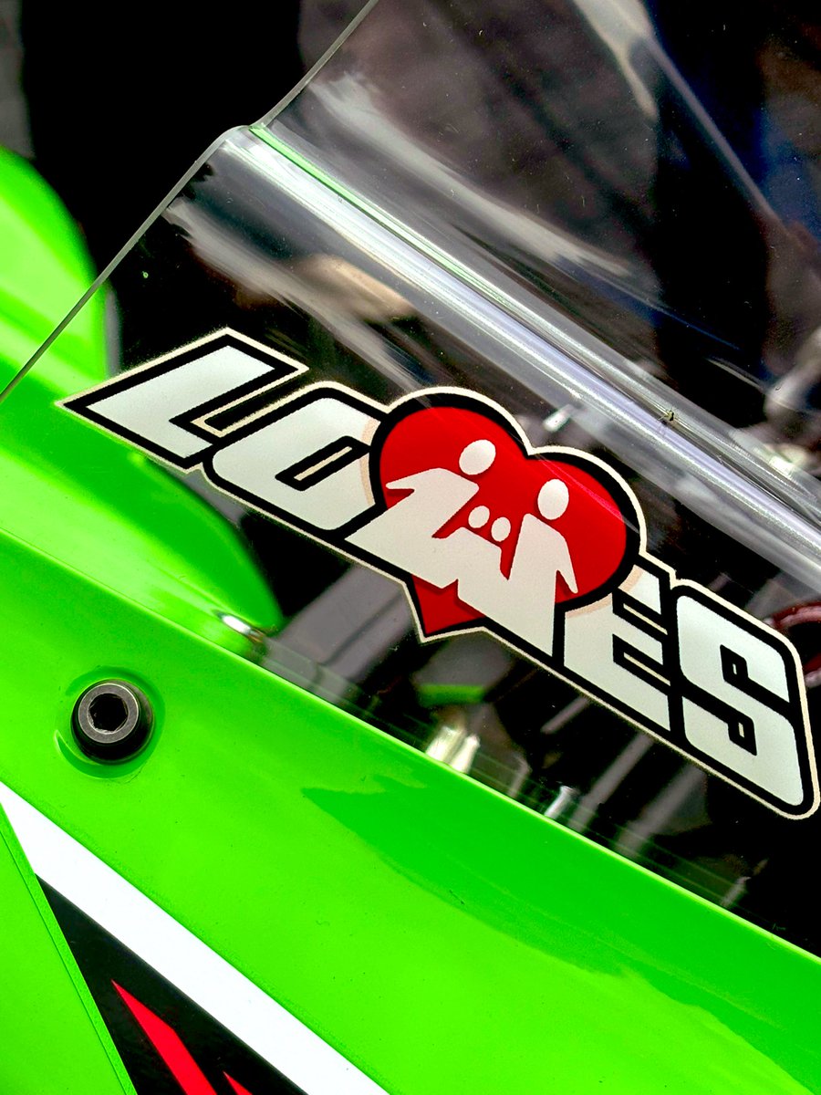L14OLA's tweet photo. Great to say hi to @NeilHodgson100  a bear hug from @kfgfitness Kirky down at Donington today also good to see the @LowesTwins - the ride there on my girl also a bonus! https://t.co/NpjkPMzEbh