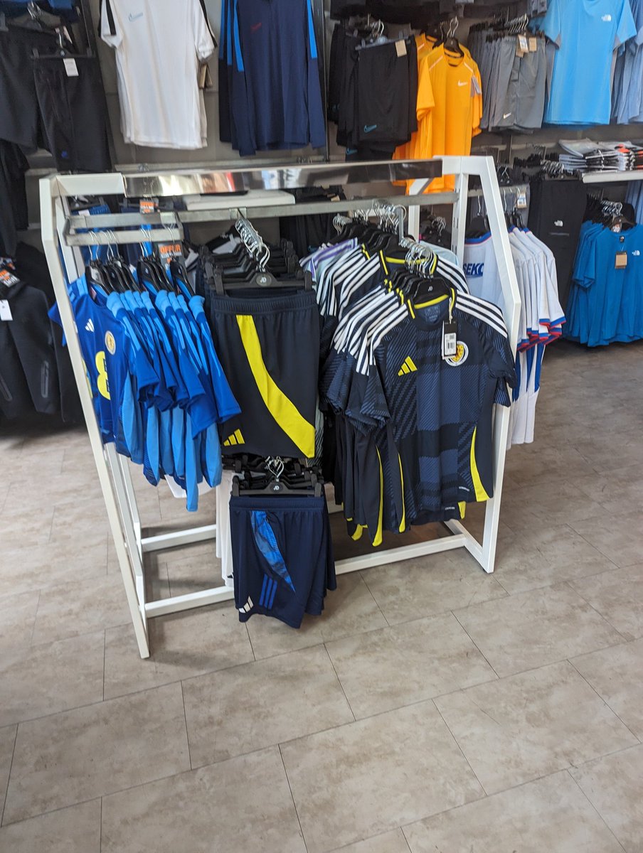 CunninghamFelix's tweet photo. Corby probably isn't the best place to purchase an England shirt before the Euro's final. https://t.co/rfEIbfO4F8