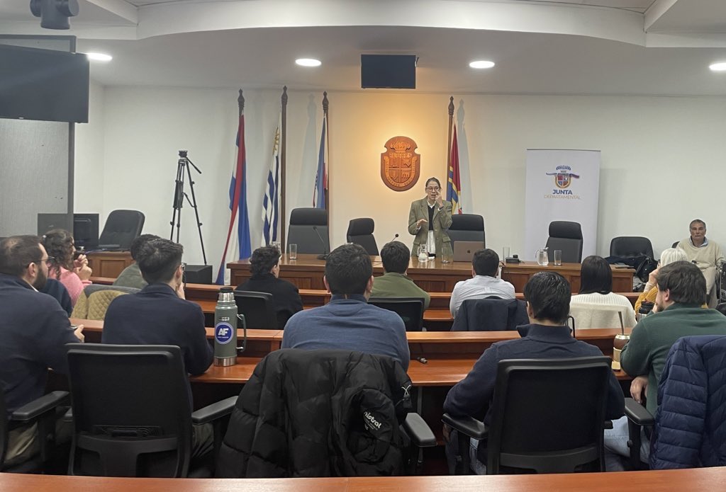 GonzaloGomez03's tweet photo. Junto a la juventud interpartidari estamos en Trinidad, intercambiando junto a jóvenes del departamento nuestra experiencia compartida en la búsqueda de consensos nacionales.

Gracias Presidente de la Junta de Flores @Joaquin_Bordon por la excelente iniciativa y cálida bienvenida https://t.co/QIfIxXSGUz