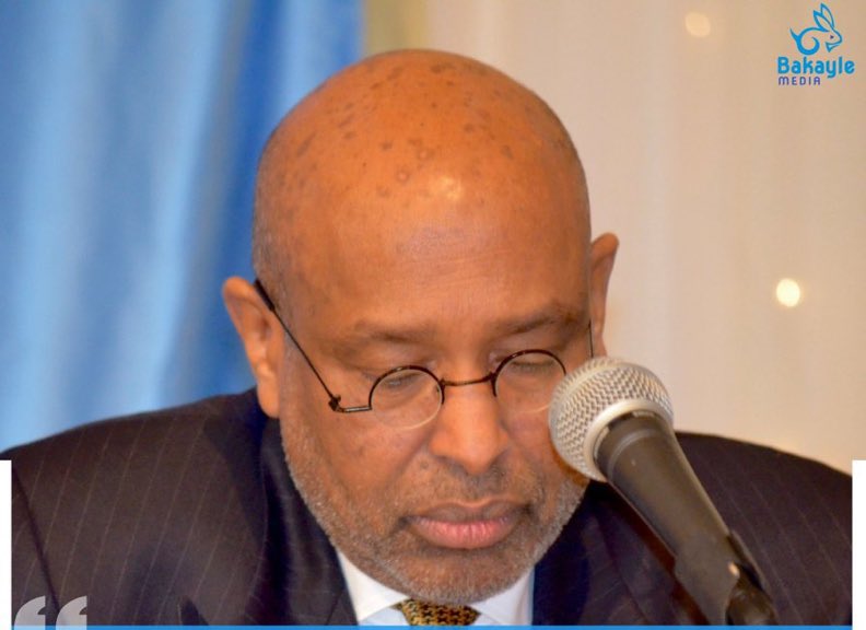Guntigaab's tweet photo. Maad xibi samaysatan ? 
Dawlada maad wax ku darsataan ? 
Dalka ina maamushan ma isku daydan ? 
Madaxwayne maad ka noqotan ? 

Waxa oo suaalo ah waxa ka jawabaay pro Ahmed Ismaciil Samatar. 

Ha noqonina Muwaadin darajo labaad. https://t.co/x9zfwTziAY