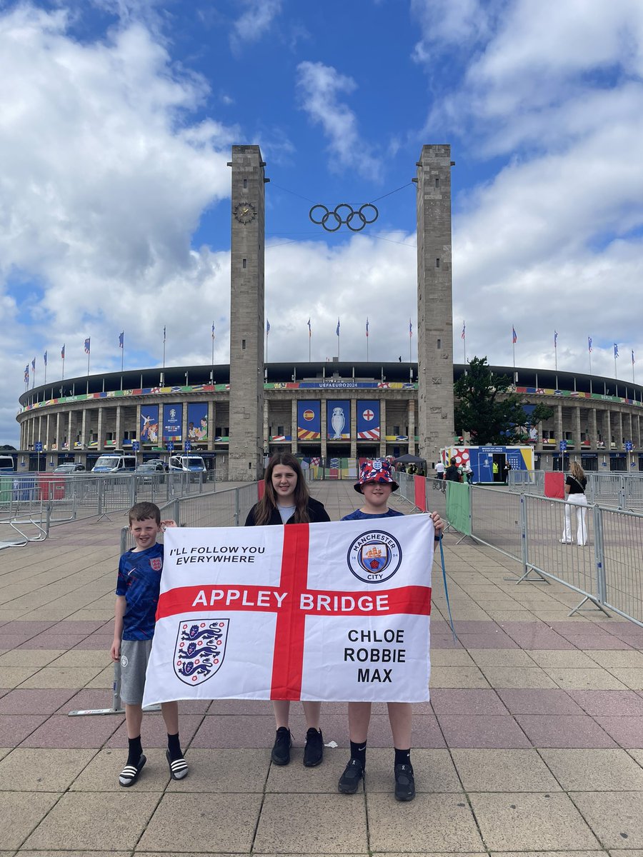 All set for the big day. Appley Bridge on tour 🏴󠁧󠁢󠁥󠁮󠁧󠁿⚽️🏆 #followenglandaway <a href="/appley_b/">Our Appley Bridge</a> <a href="/WN6_Mums/">WN6 Mums - FB parents’ group, north-west Wigan</a> <a href="/WigToday/">WiganToday</a>