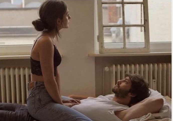 EmilyFeel's tweet photo. Lo mejor en la vida es encontrar a alguien que conozca todos tus defectos, errores y debilidades, y aún así piense que eres completamente increíble. https://t.co/vrVbDjoRei