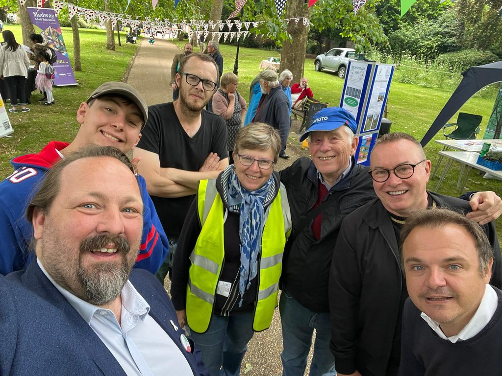 vincemaple's tweet photo. Absolutely brilliant time at The Cherry Picnic, great community atmosphere at the Vines fundraising for @macmillancancer 

#ProudToBeMedway 
#RememberingBob https://t.co/Z67vVxDXTB
