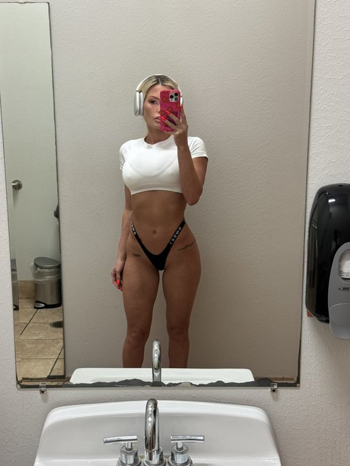 Watch 𝔩 𝔢 𝔵 𝔦 𓆩♡𓆪's leaked NSFW photo on TwXstars