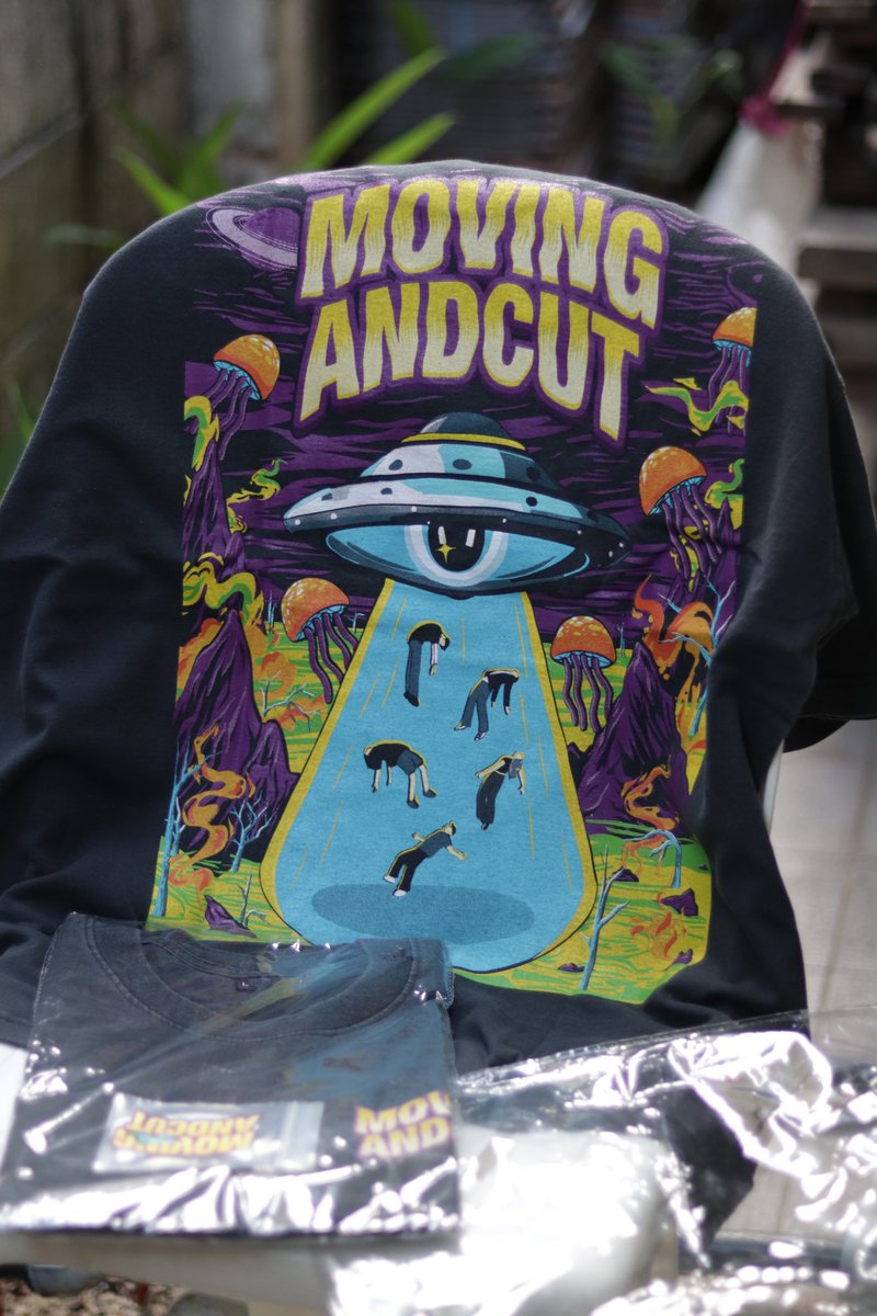 chopperstores's tweet photo. Moving and Cut Cat T-shirt 2024 🪼🛸
-----มือหนึ่ง-----

L 2 ตัว
ราคา💰: 950 (รวมส่งเด้อพ่อเเม่พี่น้อง)
Size : L (อก 46 ยาว 27)

#เสื้อวงไทย #catexpo #cattshirt #เสื้อวง #เสื้อวงดนต��ี #เสื้อยืด #วงไทย #movingandcut #movingandcutband https://t.co/bqGlVpvhPn