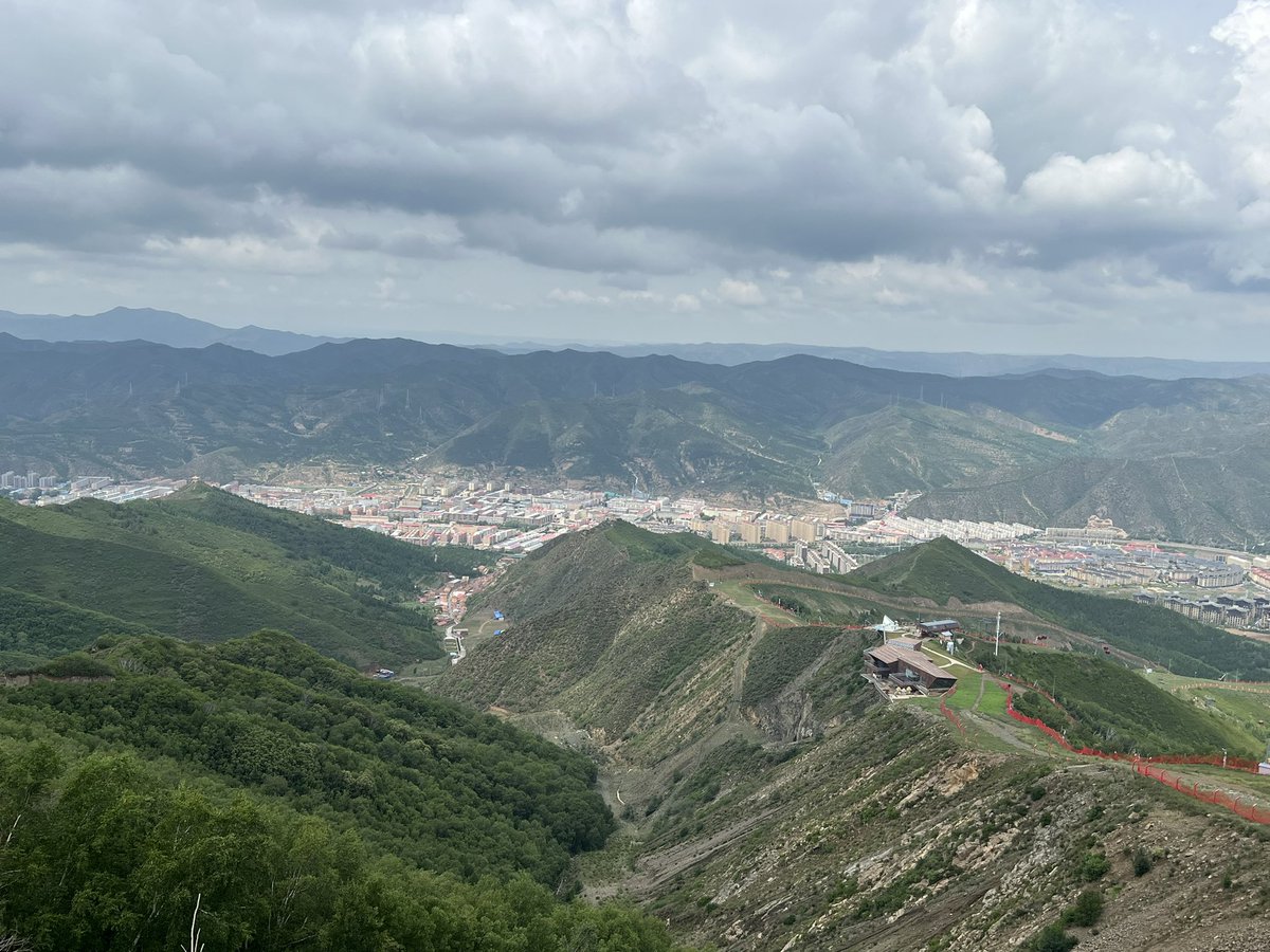 juliacui's tweet photo. Chongli of Heibei province, once a nationally designated impoverished county, has transformed through sports. 

I remember when Chongli was already famous for winter skiing, the government proposed developing it into a mountain biking destination for the summer. At that time, I thought, "Uh... mountain biking is too niche."

Nowadays, mountain bikers race down the trails one after another; running events also bring high-quality traffic to Chongli during the summer. From last week's Hood to Coast, this week's Adida Terrex Chongli 168 Ultra Trail, to the Spartan obstacle race in early August.

The cool and pleasant temperature is Chongli's natural gift, and the choices of hotels, restaurants, and entertainment options are now quite extensive, making it perfect for a weekend getaway.

Today, the cars parked at the hotel have license plates from Beijing, Tianjin, Hebei, Inner Mongolia, and Shandong. 

Besides the event participants, there are noticeably more families on weekend trips, and groups of ladies in colorful dresses are touring around, showing a more diverse range of visitors.

Early in my career, I witnessed how the Mild Seven Outdoor Quest ignited tourism in Dali and Lijiang in Yunnan Province. The world-class photography, broadcasting, and promotion honestly attracted me to join my previous company.

Over the years, seeing the gradual changes in Chongli, time has proven the foresight of its strategic planning. Time has also shown the powerful joy that sports bring. I believe Chongli will continue to become an international sports tourism destination.