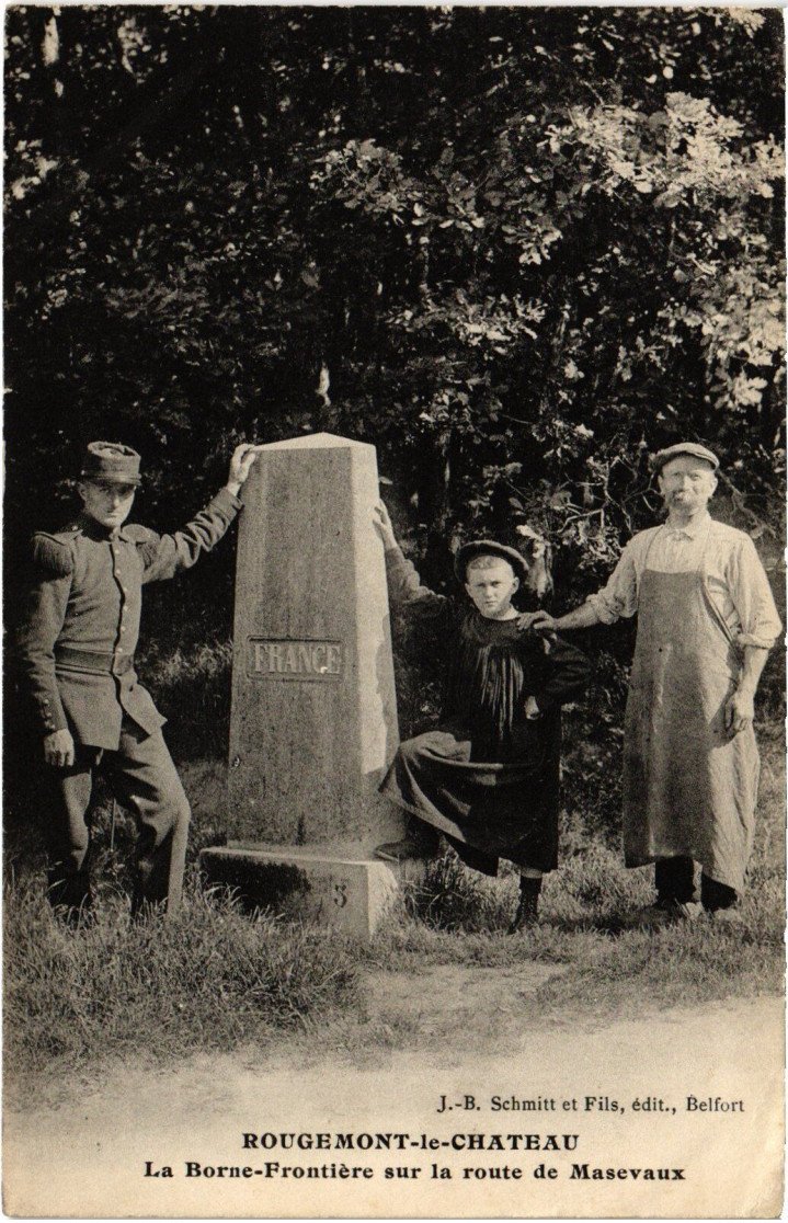 Pillandia's tweet image. Border stone between France and Germany, in the period between 1871 and 1919, on a postcard from the early 1900s. 

#France #Germany #Elsass #Alsace #Vosges #Border