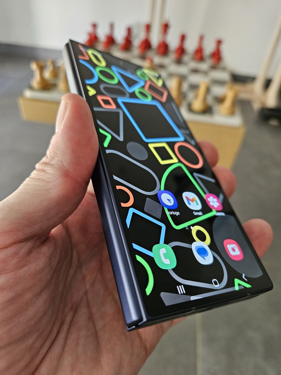 BarbatrucH's tweet photo. Samsung #GalaxyZFold6 bien reçu 😍. #GalaxyUnpacked https://t.co/km1NLNI4JC