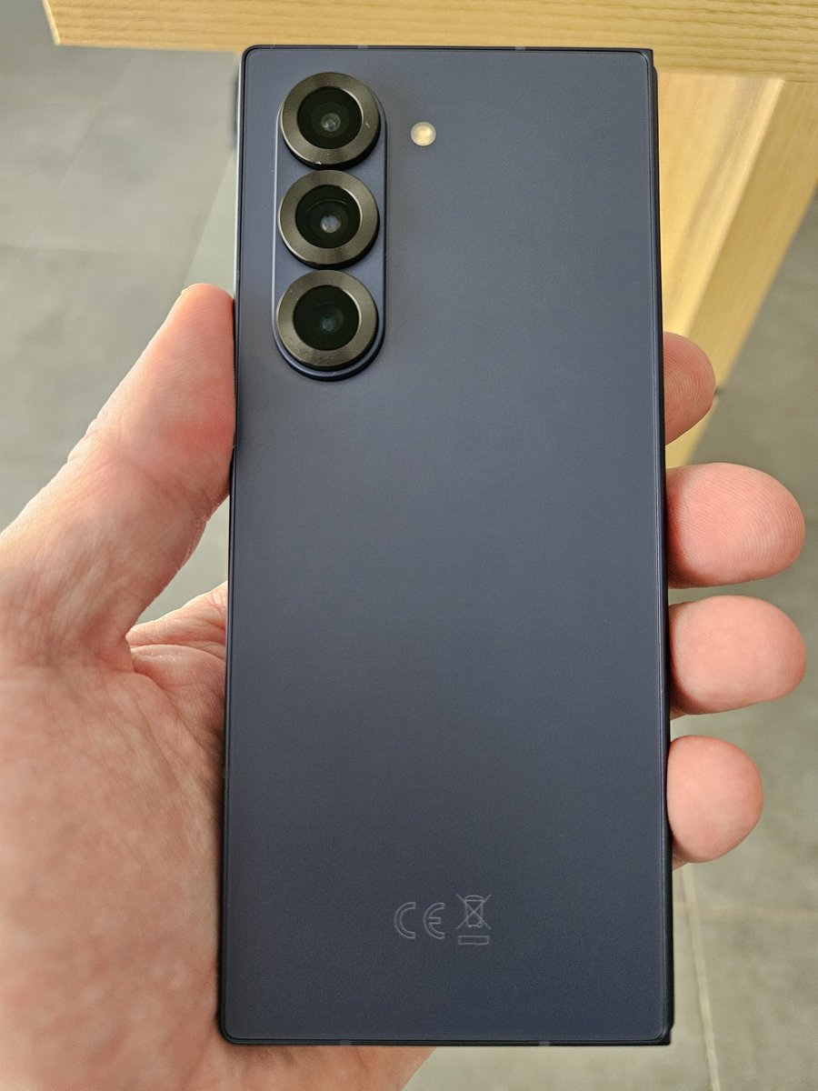 BarbatrucH's tweet photo. Samsung #GalaxyZFold6 bien reçu 😍. #GalaxyUnpacked https://t.co/km1NLNI4JC