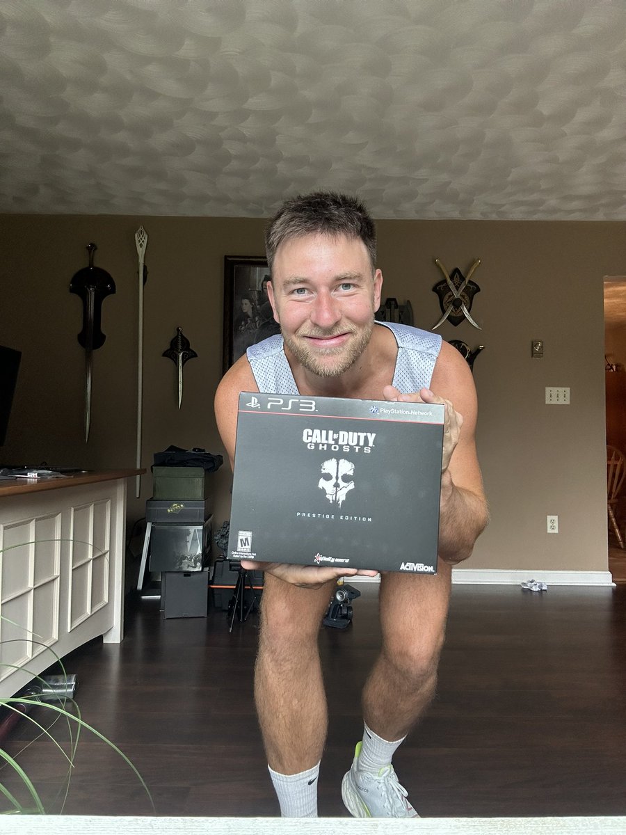 tdawgsmitty's tweet photo. Our pre order bonus video is closing in on 1 million views! I wanted to giveaway a few items from it to those who were supporting. First item is the cod ghosts prestige edition. It’s live on the community tab on my yt if you wanna enter :) https://t.co/uEHnO5HsSR