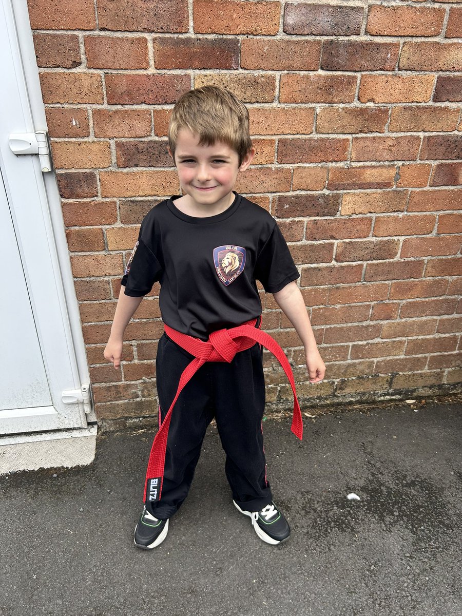 stacey701's tweet photo. And a new mma belt well done Elliott xxx @Head_Moorfield @MoorfieldPrim https://t.co/kt7KkhfkeJ
