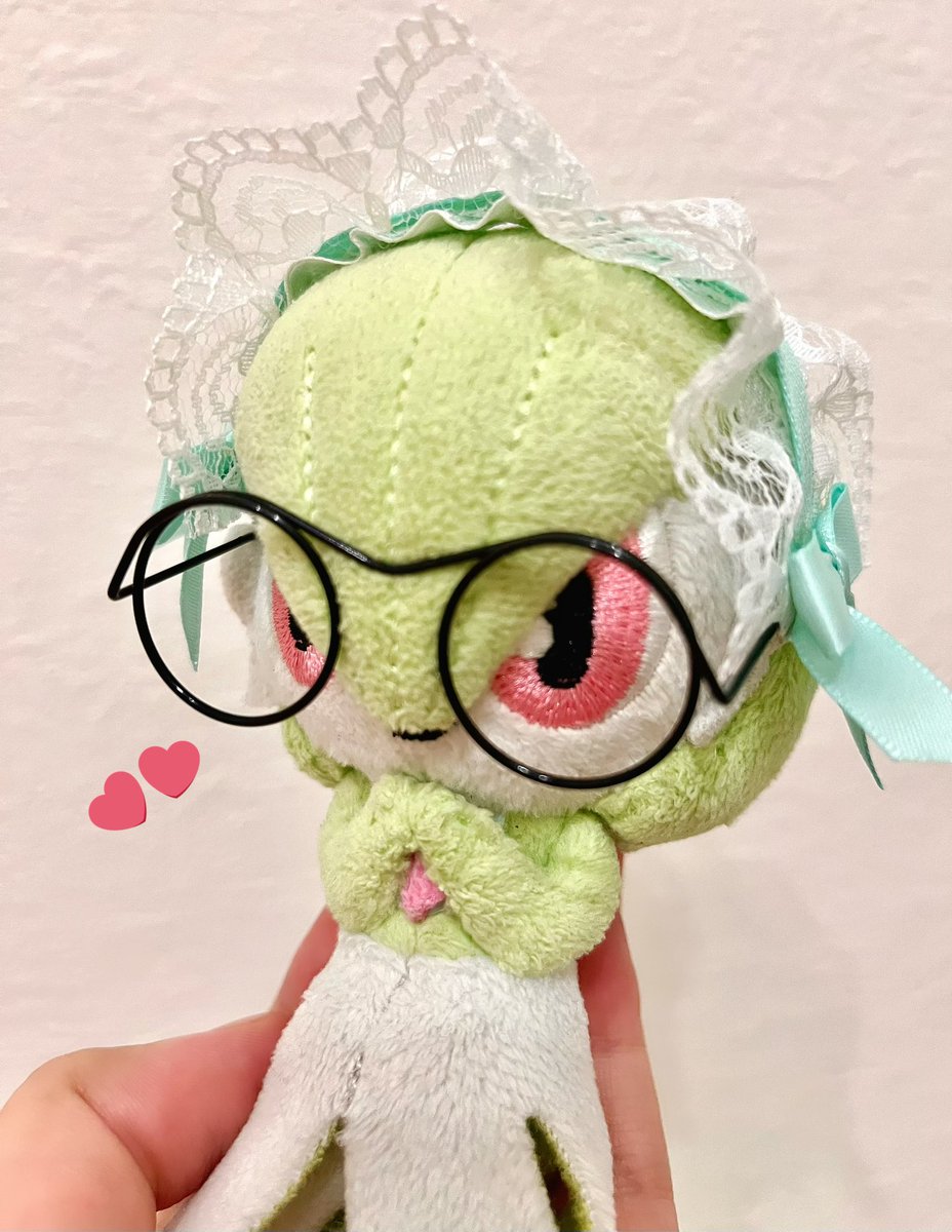 muku_jirushi's tweet photo. サナ美にも🎁ものしりメガネと、麦わら帽子にサングラス付けて夏フォルム強化 https://t.co/eXRynwjDwY